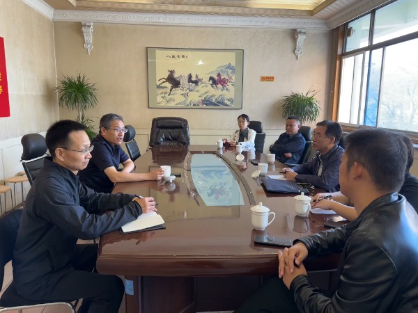 常山集團(tuán)黨委副書記、副董事長、總經(jīng)理楊瑞剛與三和實業(yè)集團(tuán)董事長張偉厚一行進(jìn)行交流座談